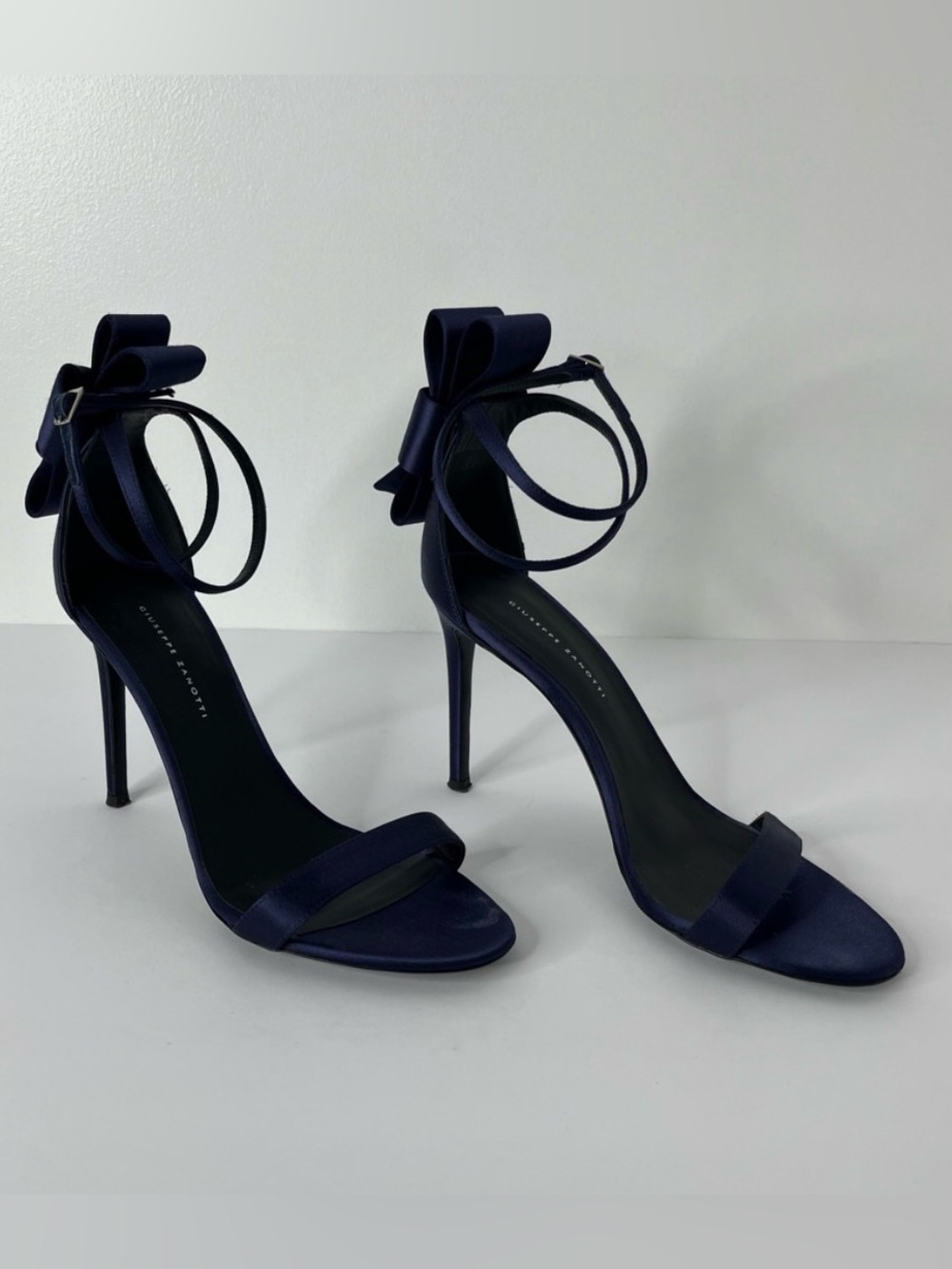 Giuseppe Zanotti Elegant Navy Bow Ankle-Strap Stiletto Sandals Sz 37.5